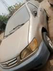 A picture of Toyota Sienna 02 engine knocked