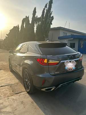 A picture of Lexus RX 350