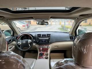 A picture of Toyota Highlander Tokunbo 2012 for sale direct Febuary Entry First