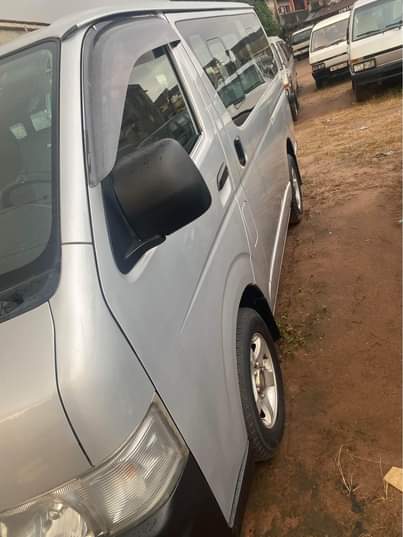 A picture of Toyota Hiace hummer 2.