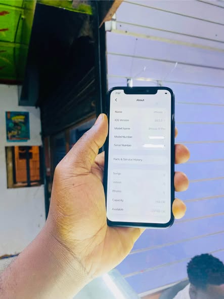 A picture of iPhone 11pro 256gb at only 550k 0705338269
