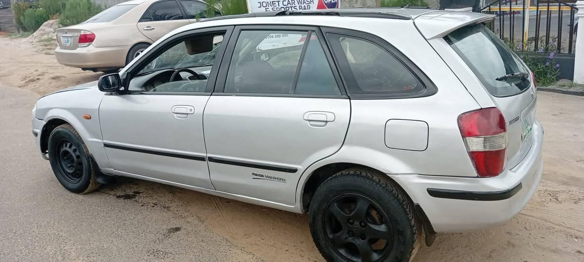 A picture of Mazda 323F