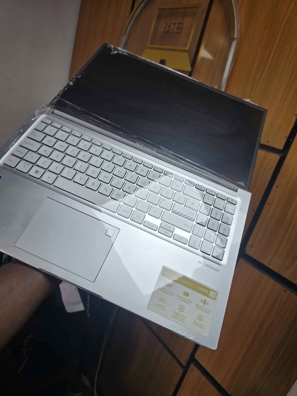A picture of Asus laptop