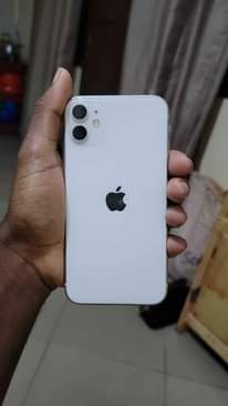 A picture of Iphone 11 plain imenyooka