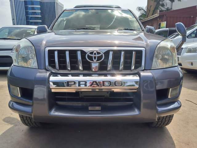 A picture of PRADO LAND CRUISER VVTI Engine Black interior 7 seater Petrol