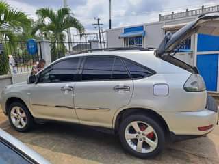 A picture of 2007 Lexus Rx330 few months used and you are just