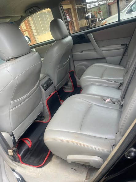 A picture of Toyota Highlander 012