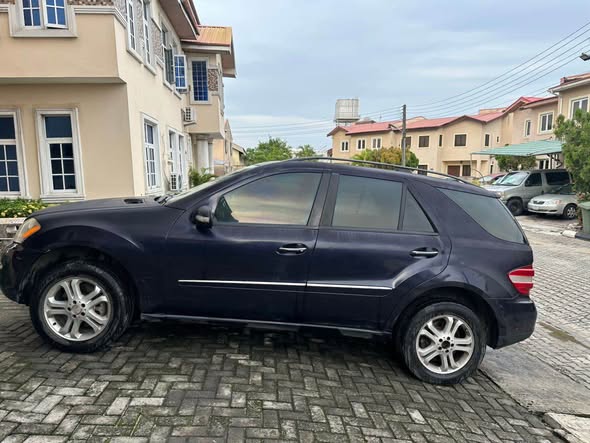 A picture of 2007 Mercedes Benz ML350