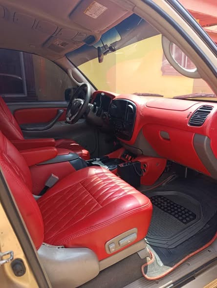 A picture of 2002 Toyota sequio sequel