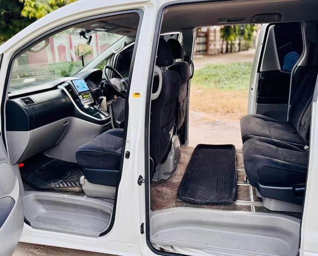 A picture of Toyota Alphard