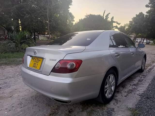 A picture of Toyota mark X