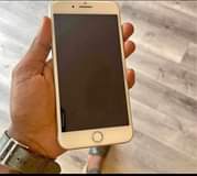 A picture of I phone 7 . Mtu mwenye samsung S8 aje nipe