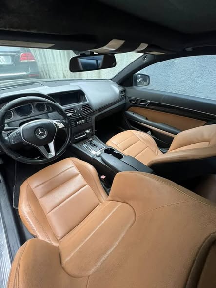 A picture of Preowned 012 Mecedeces Benz E350 One door Firstbody buy n