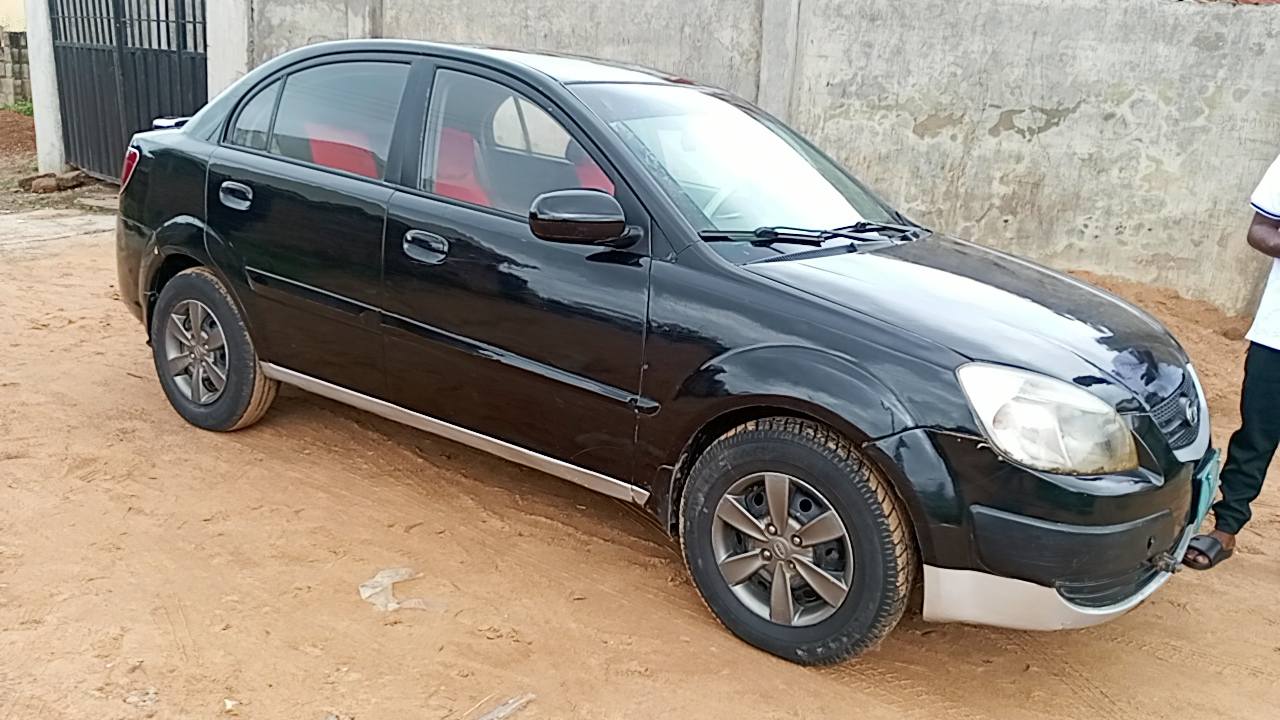 A picture of Kia Rio Manual Transmission