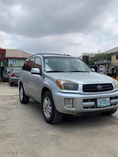A picture of Very sharp and sound registered 2004 Toyota rav4 with sound