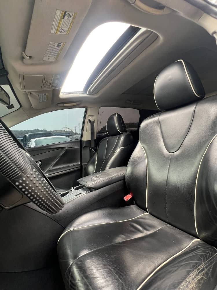 A picture of DISTRESS TOKS STANDARD 2014 Toyota Venza V6 14M Full option