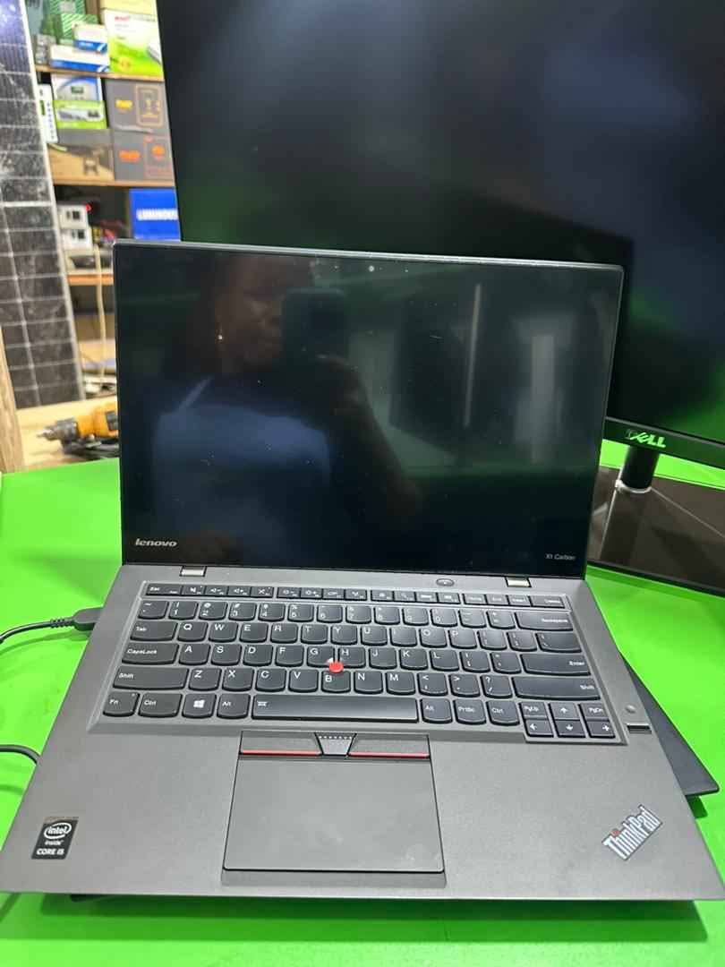 A picture of Lenovo X1 Carbon I5 5th generation