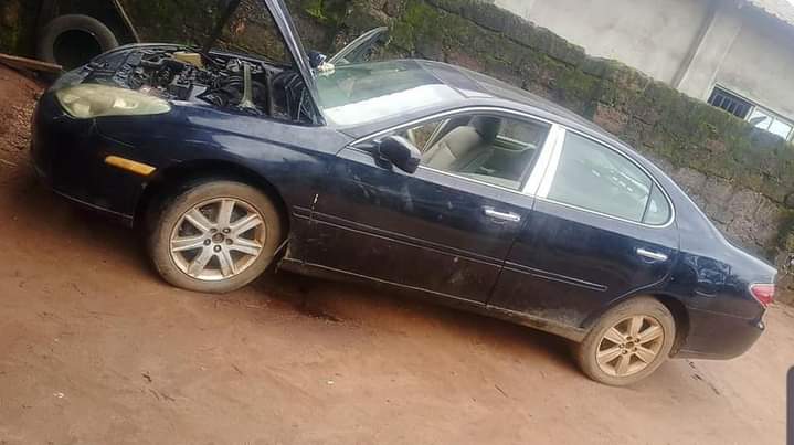 A picture of Dealers Market Distress Sale Registered 05 Lexus ES 330 WITH