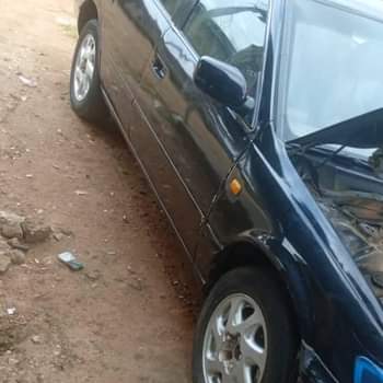 A picture of Toyota Camry droplight