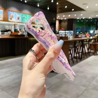 A picture of Luxurious flower phone case