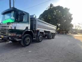 A picture of 2003 SCANIA MENDE TIPA 114C 380 4