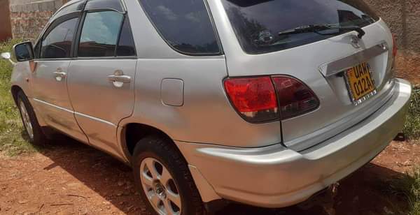 A picture of Toyota harrier 2 2cc 13 5m