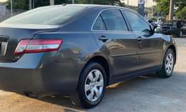 A picture of USED 2010 TOYOTA CAMRY LE