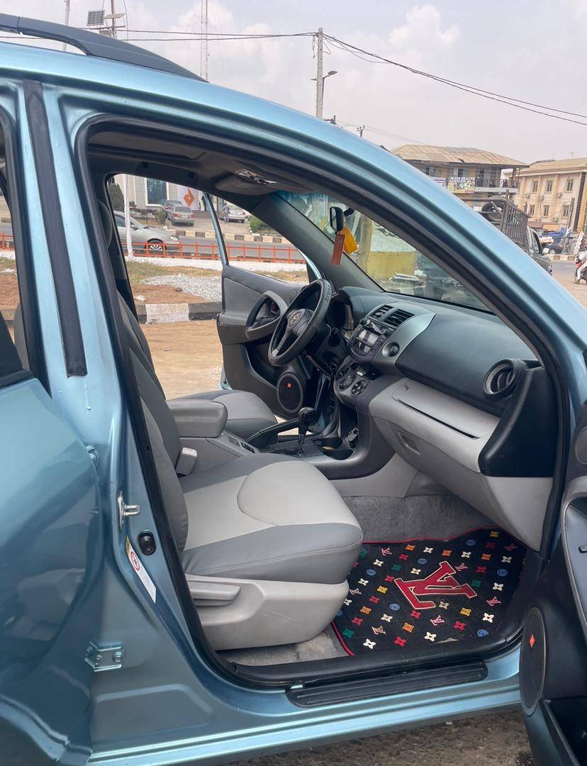 A picture of Toyota RAV4 2007
