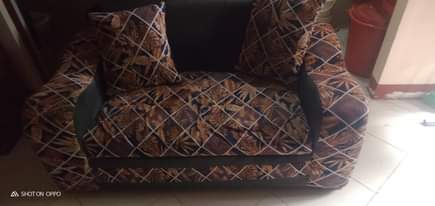 A picture of Meza mbili na sofa vyote kwa 120 000