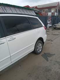 A picture of 08 sienna car Going for 2 8 buy and drive