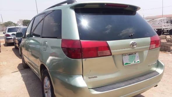 A picture of TOYOTA sienna 2005