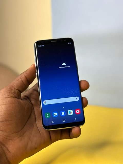 A picture of S8 Samsung galaxy