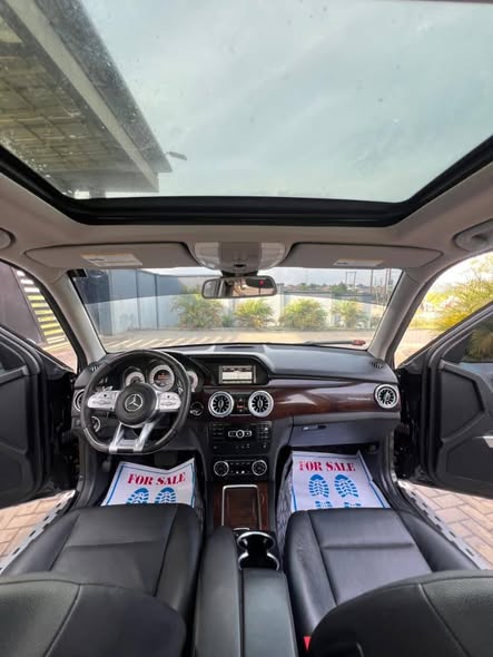 A picture of Mercedes Benz GLK350