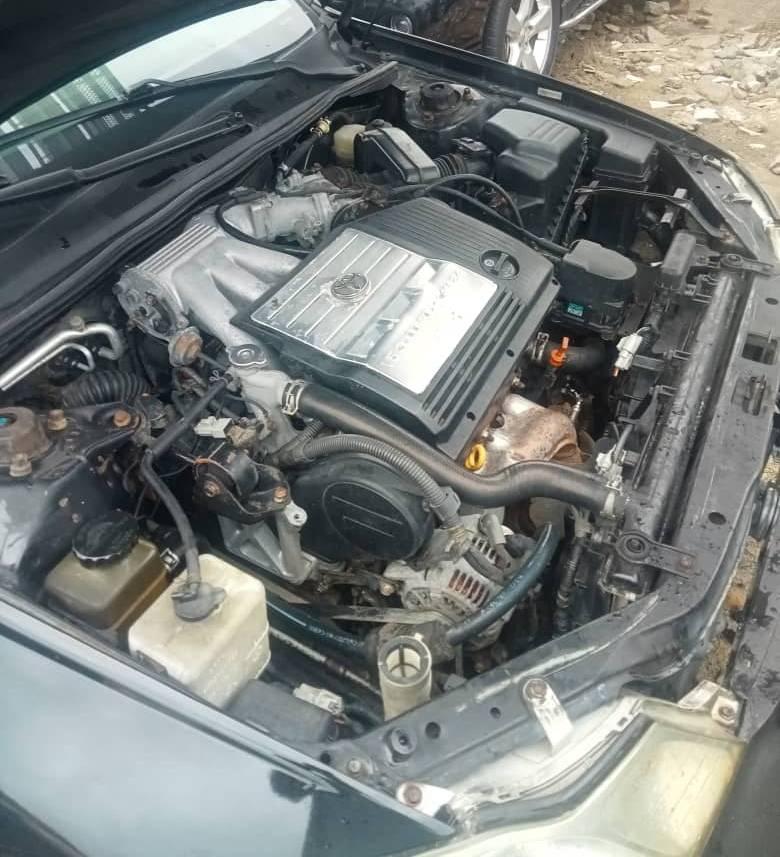 A picture of 2004 Toyota Avalon