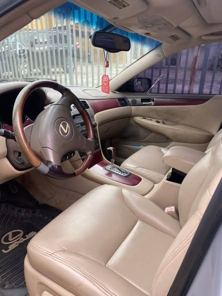 A picture of Lexus ES 330