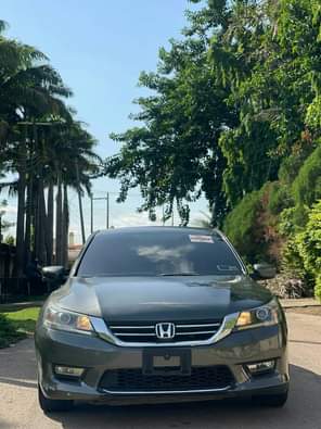 A picture of EXTREMELY CLEAN used HONDA ACCORD 2013 14 going for 9