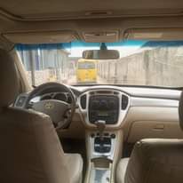A picture of 2005 Toyota Highlander Limited edition 3rows seat Everything working perfectly