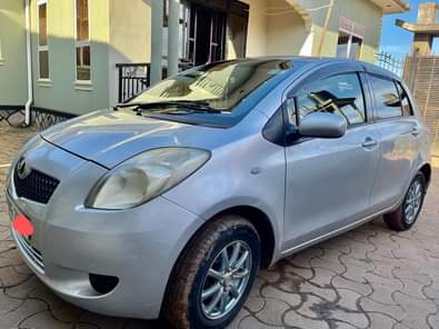 A picture of Toyota vitz 2006 1300cc automatic. Ugx 16.5m. last cash none
