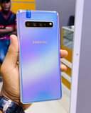 A picture of SAMSUNG S10