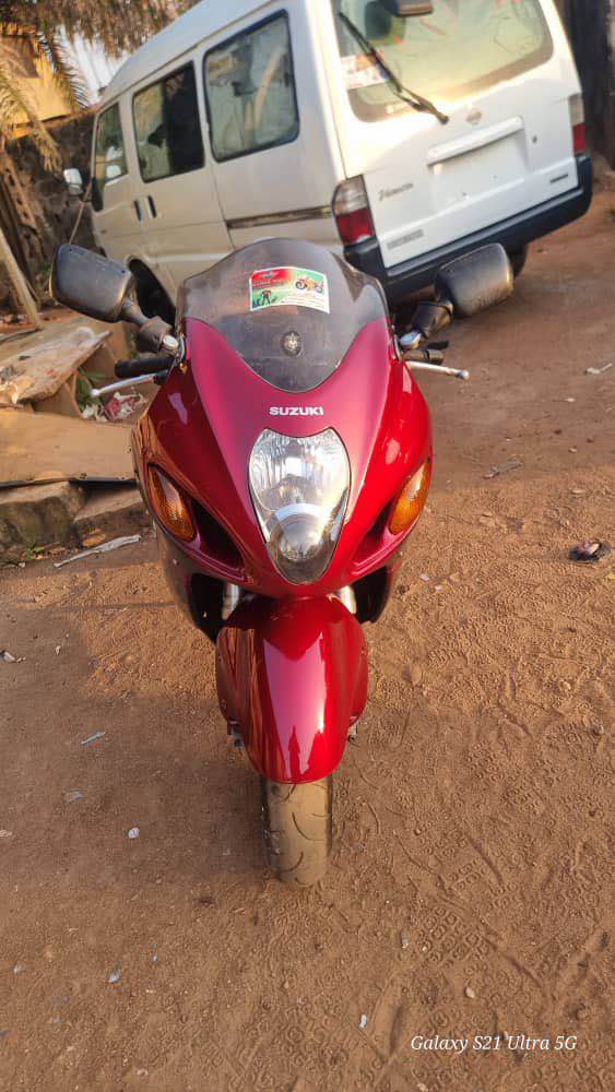 A picture of Clean Suzuki Hayabusa 1300cc