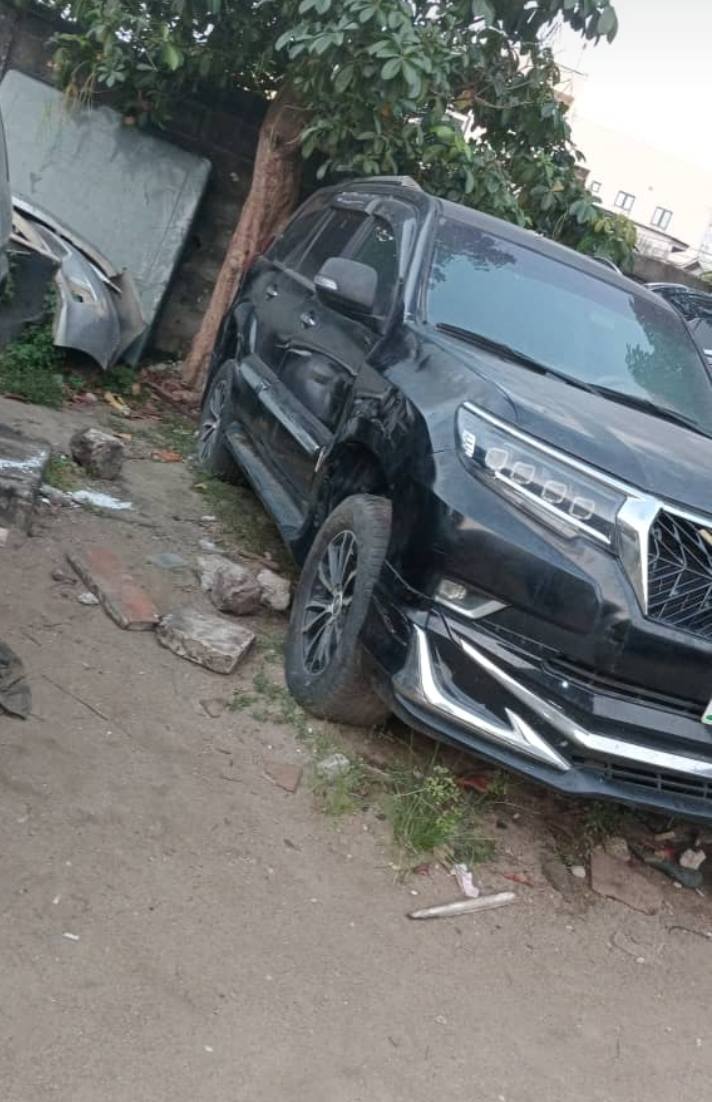 A picture of 2018 prado FOR SALE no engine