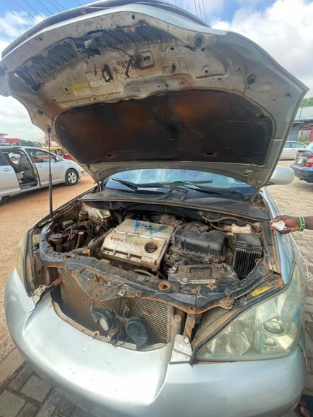 A picture of RX330 NOW 3 5M SETTLE 300K ENGINE NEEDS ATTENTION
