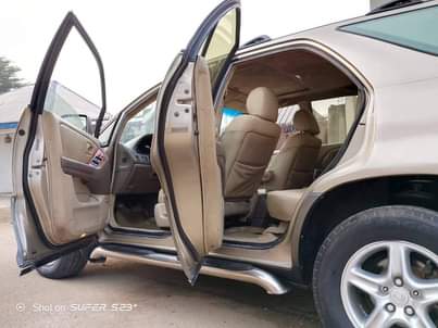 A picture of 2003 Lexus rx300 2003