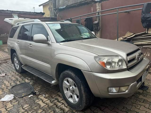 A picture of Toyota 4runner pure first body v8 08039538695