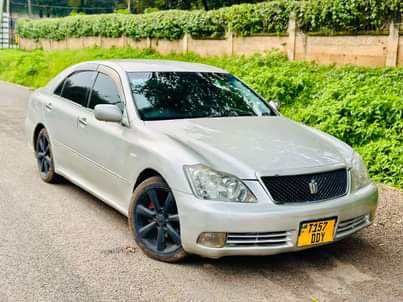 A picture of Crown Athlete 6.9M Ipo mwanza Call 0759 355 913 GARI