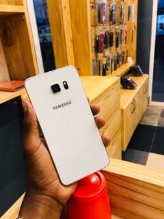 A picture of Samsung S6 edge plus