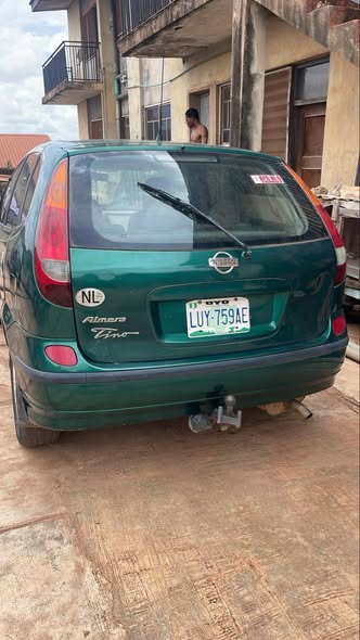 A picture of Nissan Almera Tino 04 model