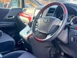 A picture of TOYOTA VELLFIRE