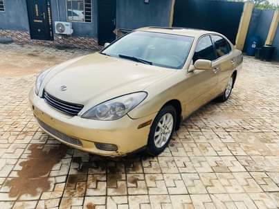 A picture of 2004 LEXUS ES330 TOKS STANDARD