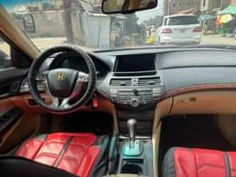 A picture of Honda Crosstour 2011 model Neatly painted Engine sound untouched Gear